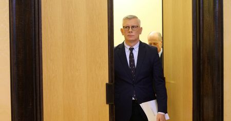 Ekspert o zarzutach Cenckiewicza. "Kontakty są. To wiadomo z Bonda"