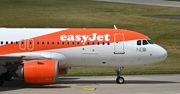 Nietypowe żądanie załogi samolotu easyJet. 6 osób musiało zrezygnować