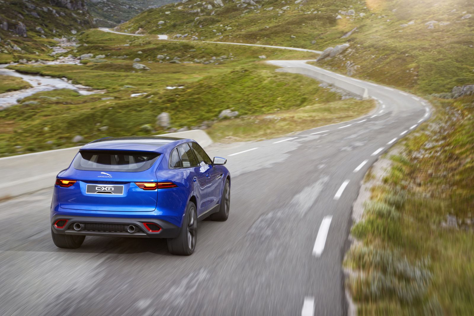 Jaguar C-X17 Concept w studiu i plenerze [galeria] 42