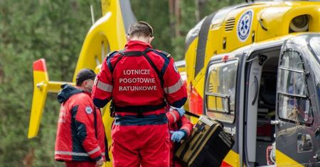 Szczekociny. Kierował trójkołowcem i wpadł w barierki. Na miejsce przyleciał LPR