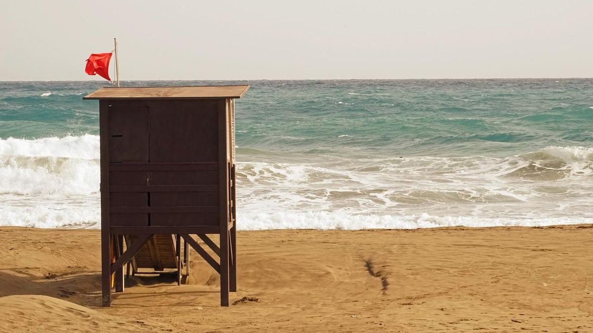 Dwóch chłopców w stanie krytycznym. Nastolatki wyciągnęły ich z morza