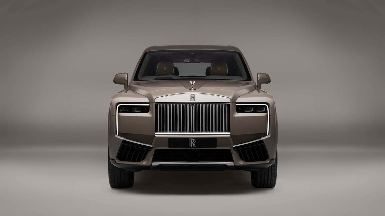Rolls-Royce Cullinan debuts daring facelift with a modern twist
