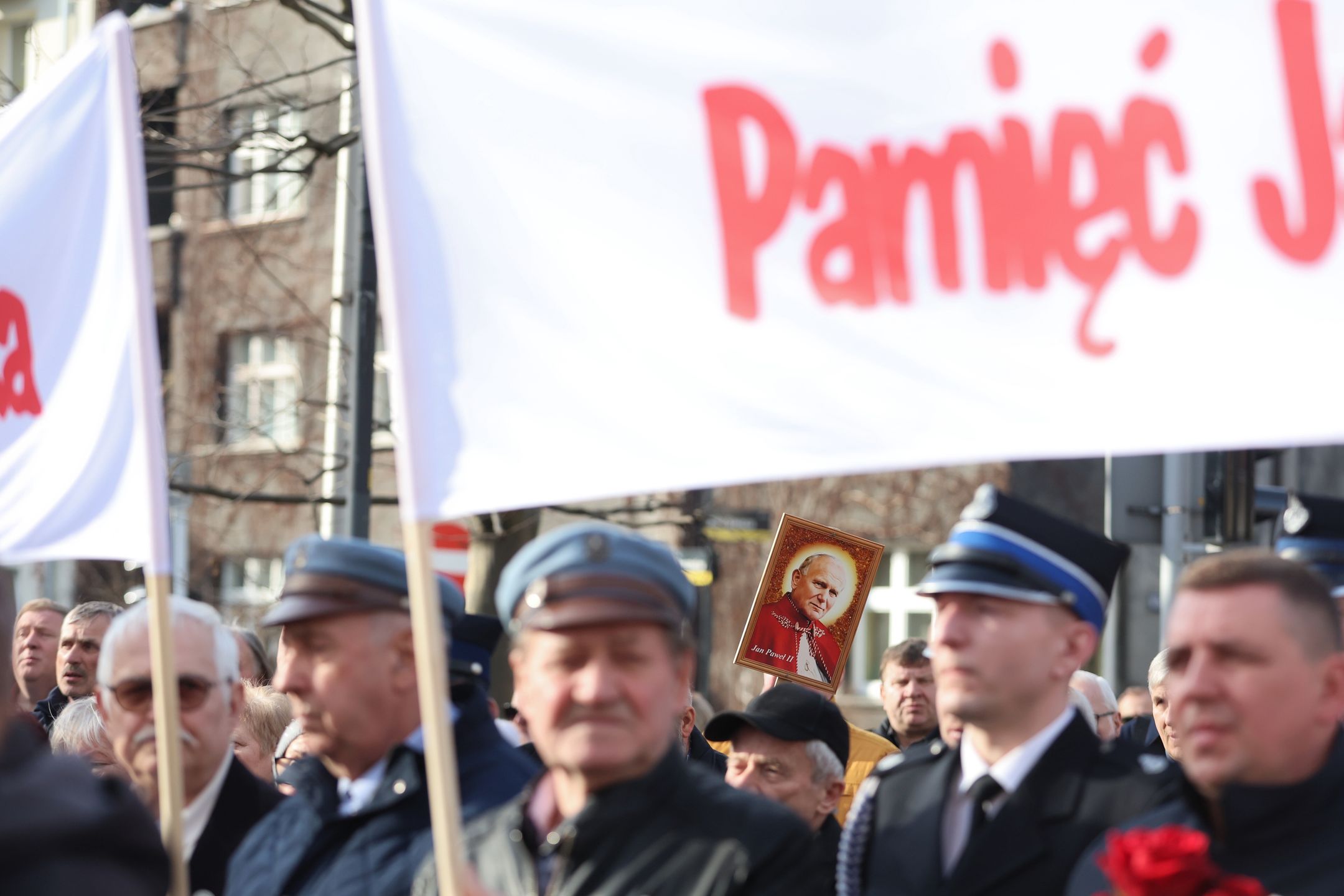 Katowice, 18.03.2023. Uczestnicy marszu w obronie dobrego imienia św. Jana Pawła II, 18 bm. w Katowicach. (amb) PAP/Zbigniew Meissner