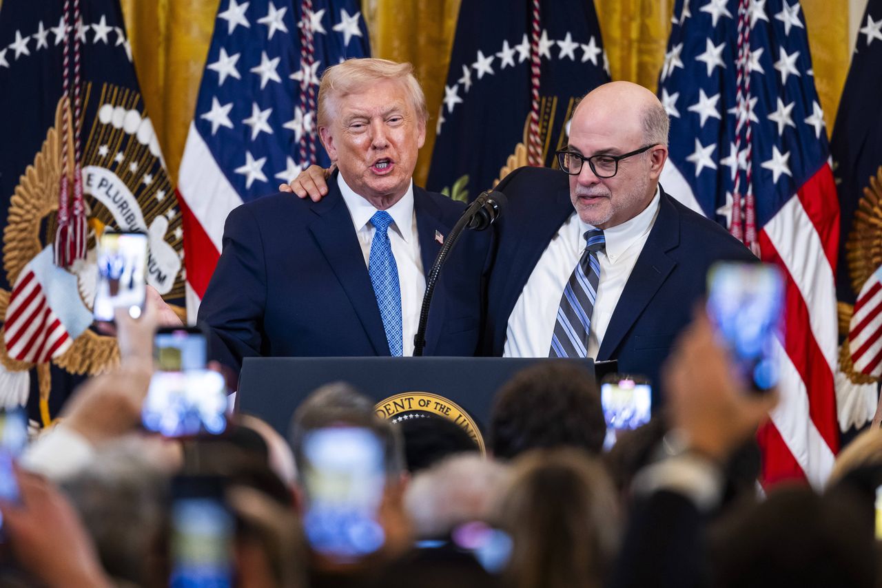 Uścisnął Trumpa. "Nasz pierwszy żydowski prezydent"