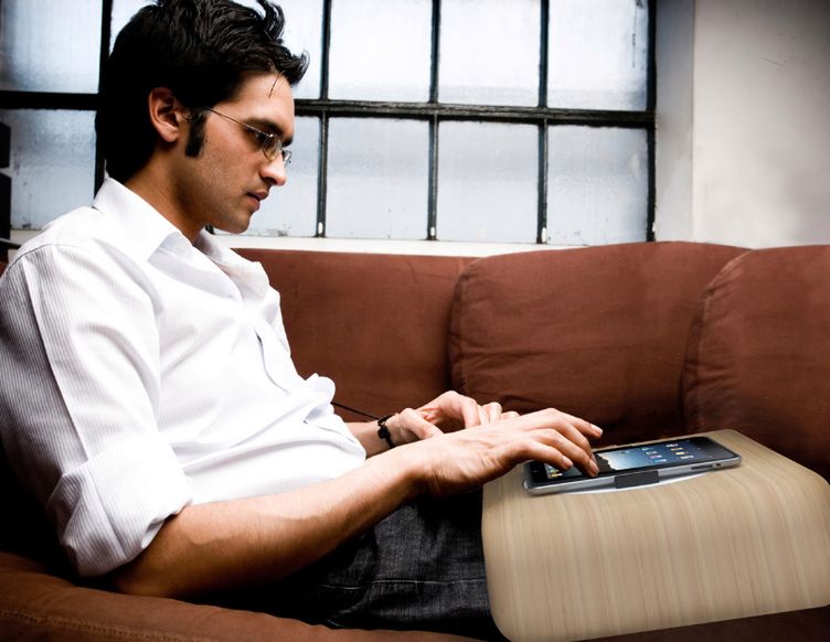 Funkcjonalna „kołyska” dla iPad’a 3