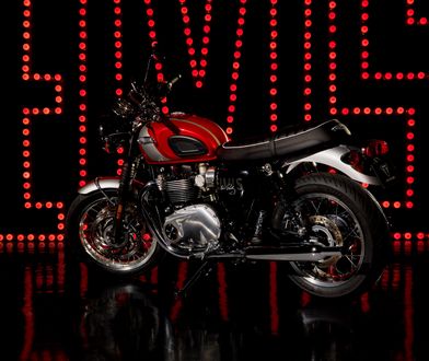Triumph Bonneville T120 w stylu rock’n’rolla. Elvis by jeździł