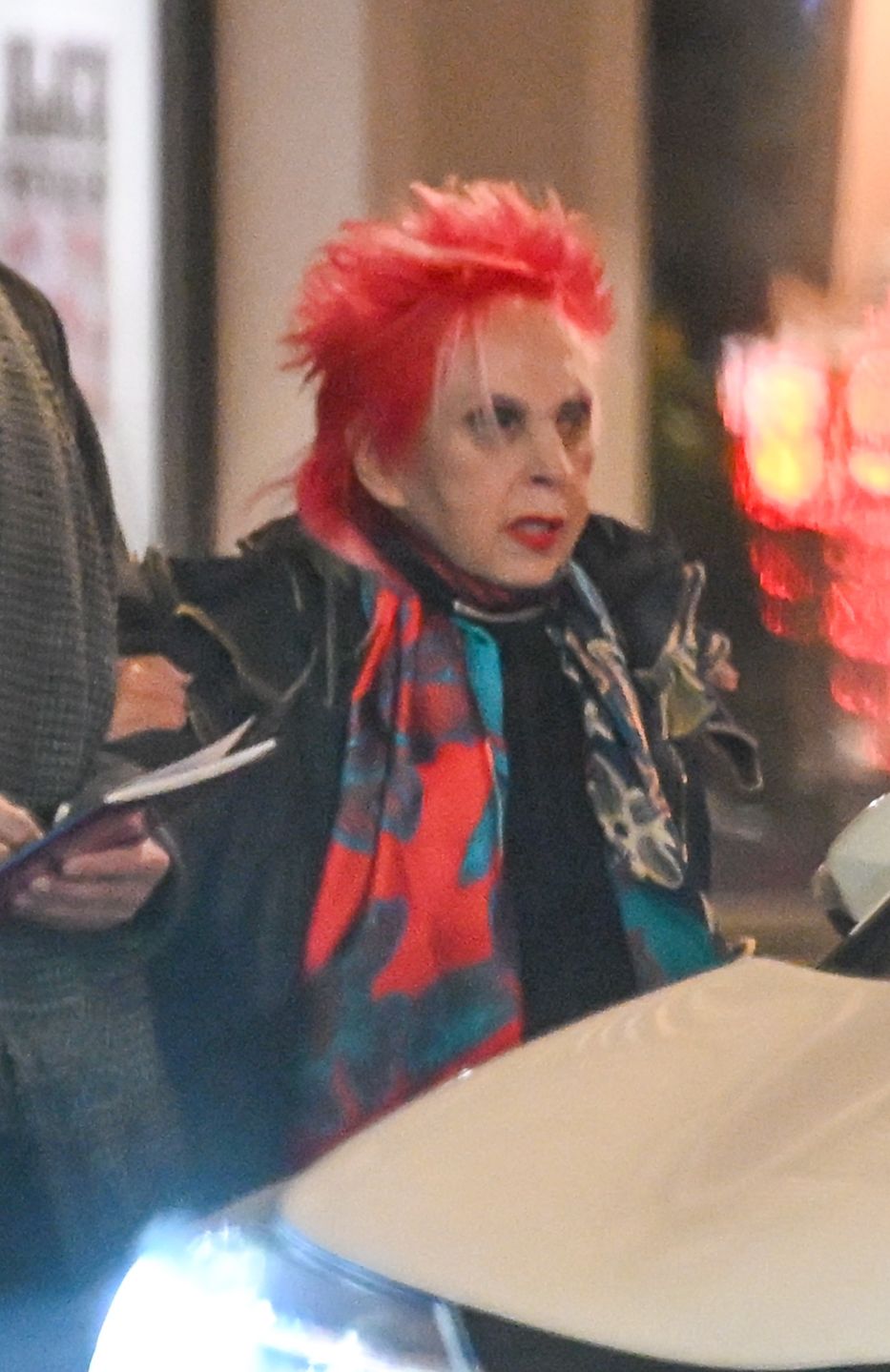 Krystyna Mazurówna kręci się po mieście z młodzieńcem u boku