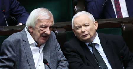 Bunt w PiS. Musieli przełożyć sesję sejmiku, Terlecki "mieszał" przeciwko Szydło. "Beata blokuje wybór marszałka"