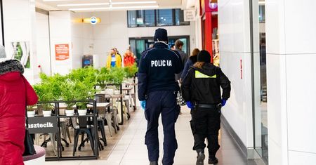 Starachowice. Małżeństwo zaatakowało policjantów. Poszło o maseczki