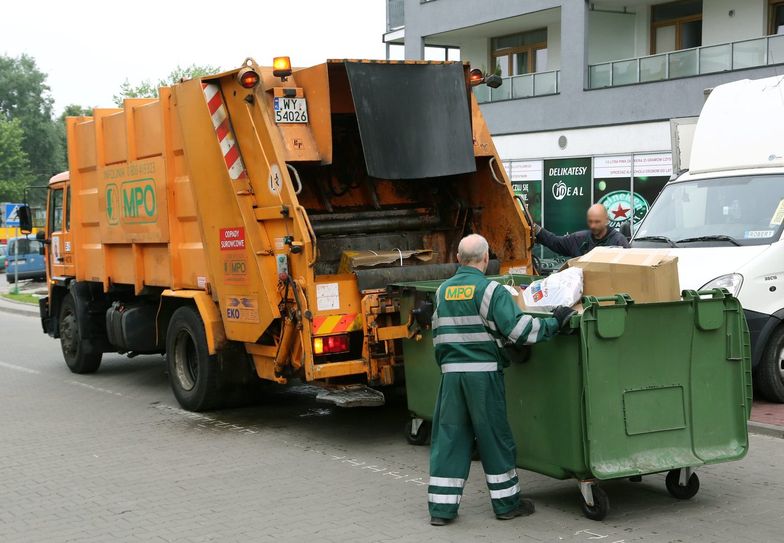 Brak koszy na śmieci i nierozstrzygnięte przetargi. Rewolucja rozpoczęta