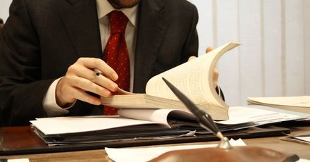 Przynależność partyjna pomaga w znalezieniu pracy