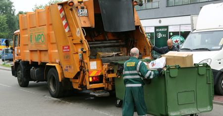 Brak koszy na śmieci i nierozstrzygnięte przetargi. Rewolucja rozpoczęta
