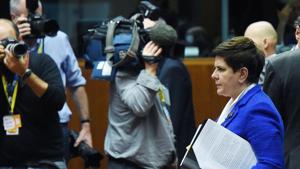 Premier Beata Szydło podczas drugiego dnia szczytu Unii Europejskiej w Brukseli