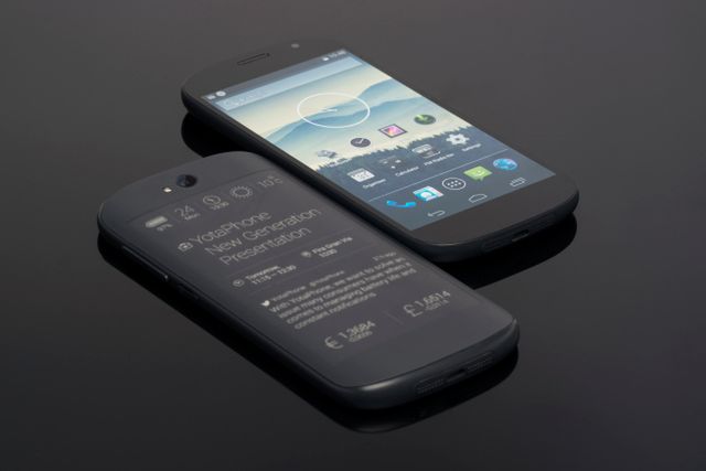YotaPhone ma kolejnego konkurenta. Niestety jego cena będzie "nie chińska"