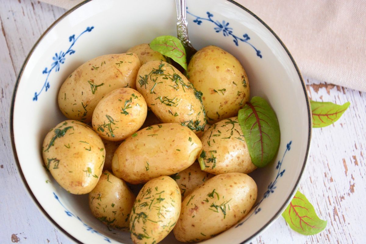 Co naprawdę dzieje się z naszym organizmem, gdy jemy młode ziemniaki? Wiele osób nie jest świadomych