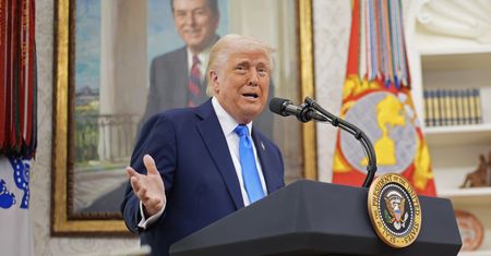 Trump wprowadza cła na auta. Mówi wprost