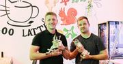 Wrocław: Otworzoła się niezwykła kawiarnia. Koty śpią z królikami, a w terrariach są węże, pająki i kameleon