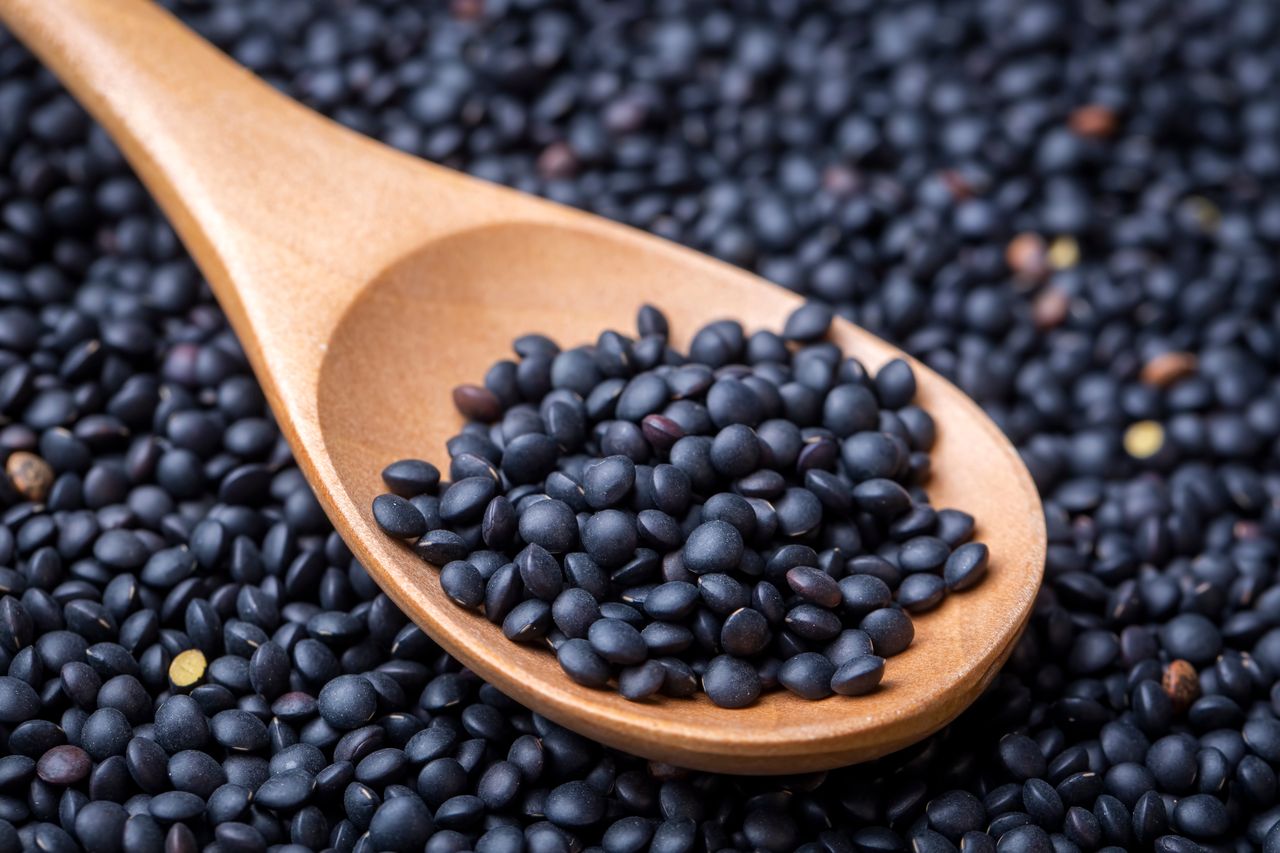 Wygląda jak kawior, a to warzywo. Zrobisz z niego zupę, sałatkę, a nawet kotlety