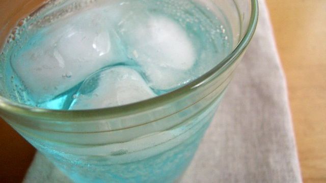 Napój gazowany o obniżonej zawartości kalorii bez dodatku kofeiny (inny niż cola)