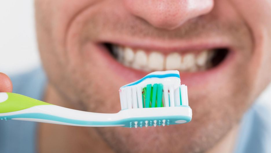 Mycie zębów zmniejsza ryzyko rozwoju raka jamy ustnej o ponad 20 proc. Najnowsze odkrycie naukowców