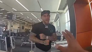 Nie wpuścili go do samolotu. Nagranie z lotniska krąży po sieci