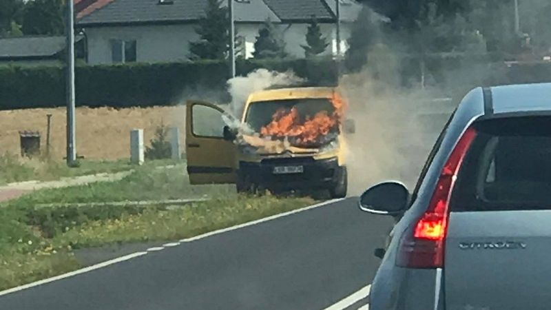 Pożar samochodu na dw747 w Radawcu Dużym