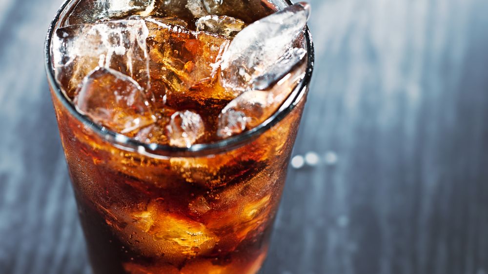 Napój gazowany Cola light z dodatkiem aspartamu, bez kofeiny