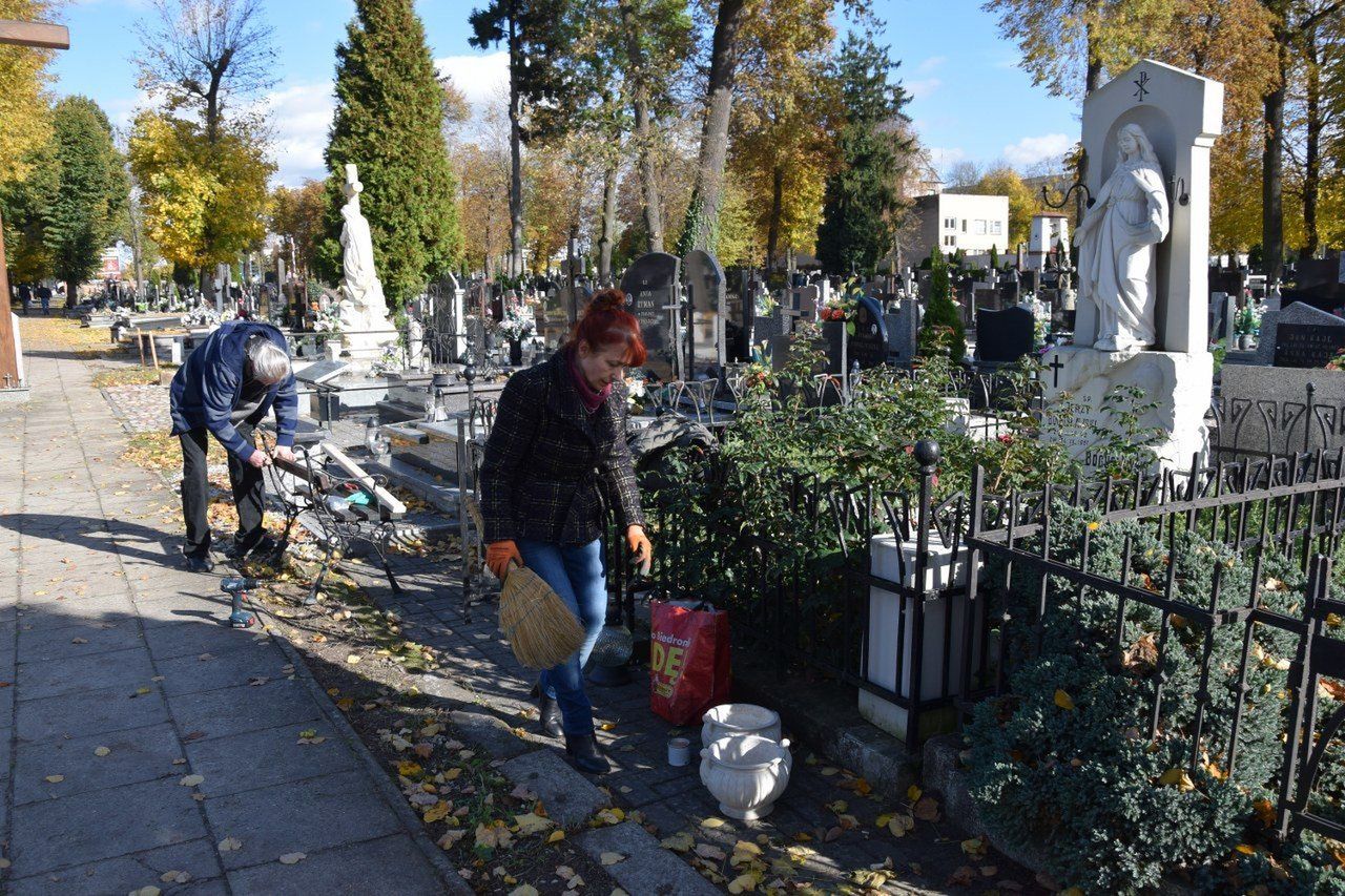 Zduńska Wola: Mieszkańcy przygotowują się do Wszystkich Świętych