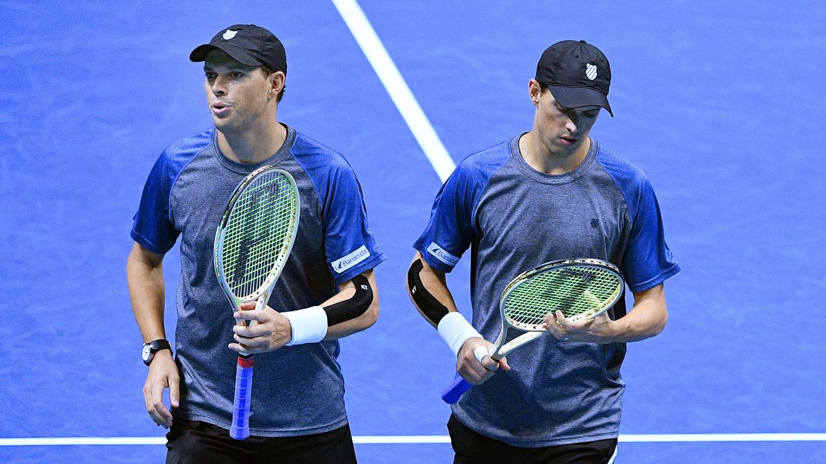 PAP/EPA / FACUNDO ARRIZABALAGA / Na zdjęciu: Mike i Bob Bryan