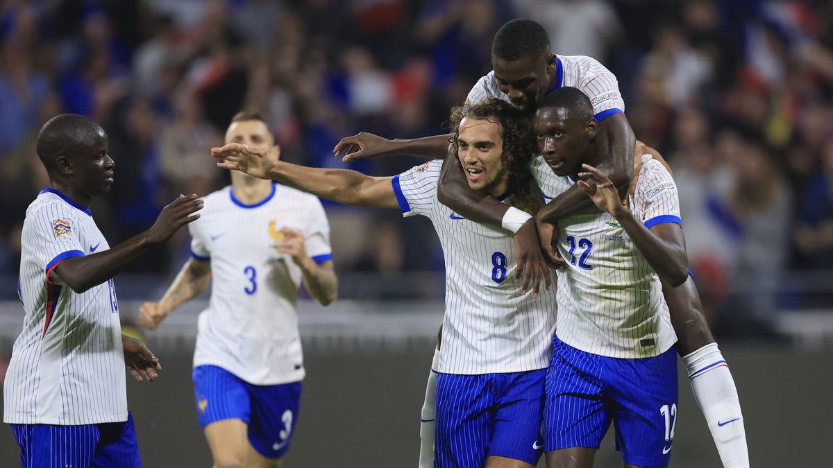 PAP/EPA / GUILLAUME HORCAJUELO / Na zdjęciu: Francja pokonała Belgię