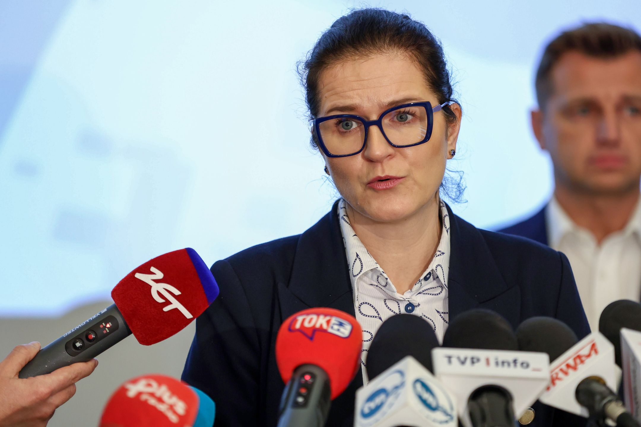 Gdańsk, 17.01.2025. Prezydent Gdańska Aleksandra Dulkiewicz na konferencji prasowej w sali Urzędu Miejskiego w Gdańsku, 17 bm. Tematem spotkania była przeprawa pieszo-rowerowa obok Mostu Siennickiego oraz zrealizowane na wniosek mieszkańców zmiany w komunikacji miejskiej. (aldg) PAP/Piotr Matusewicz
