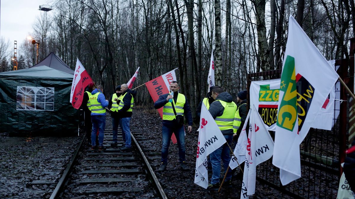 Blokada wysyłki węgla z kopalń w okolicach torowiska przy ul. Skośnej w Rudzie Śląskiej (PAP, Fot: PAP/Zbigniew Meissner) 