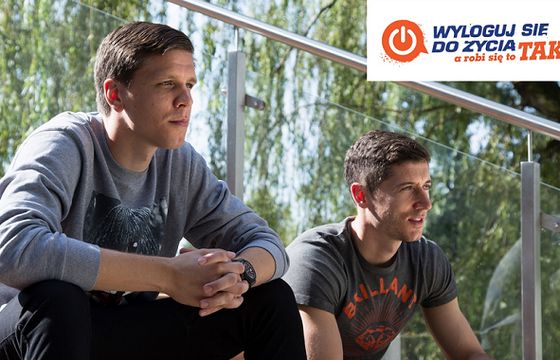 Lewandowski, Szczęsny i muzycy w kampanii „Wyloguj się do życia” (wideo)