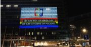 Tęczowy orzeł na budynku Komisji Europejskiej. "Stop strefom wolnym od LGBT w Polsce!"