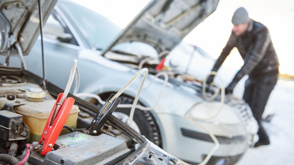 Grudzień zaskoczy kierowców nie tylko śniegiem. Sprawdź, jak ochronić swój akumulator 1