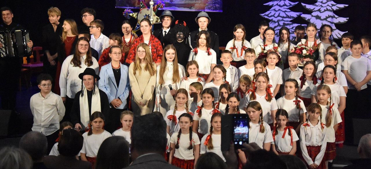Żębocin: Uczniowie kolędowali i zbierali na budowę sali gimnastycznej