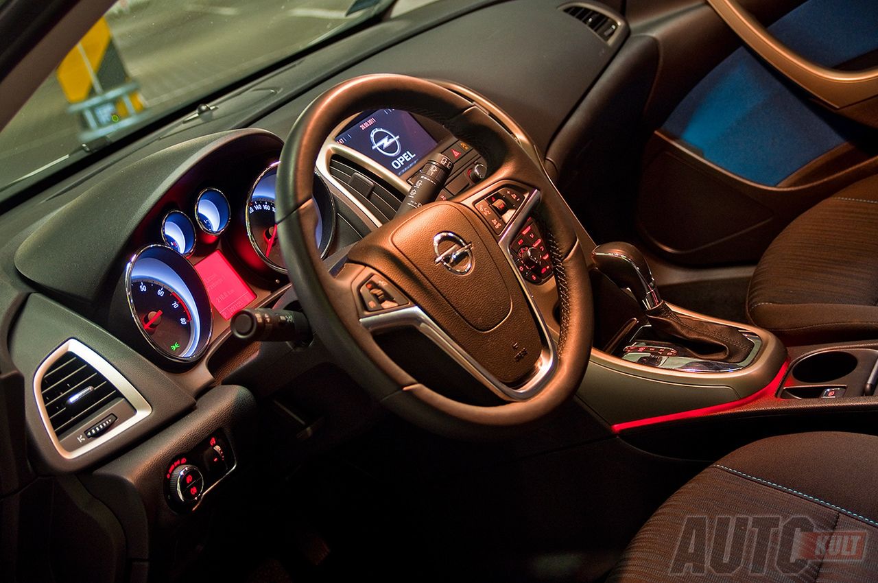 Opel Astra ST (fot. Marcin Pogorzelski)
