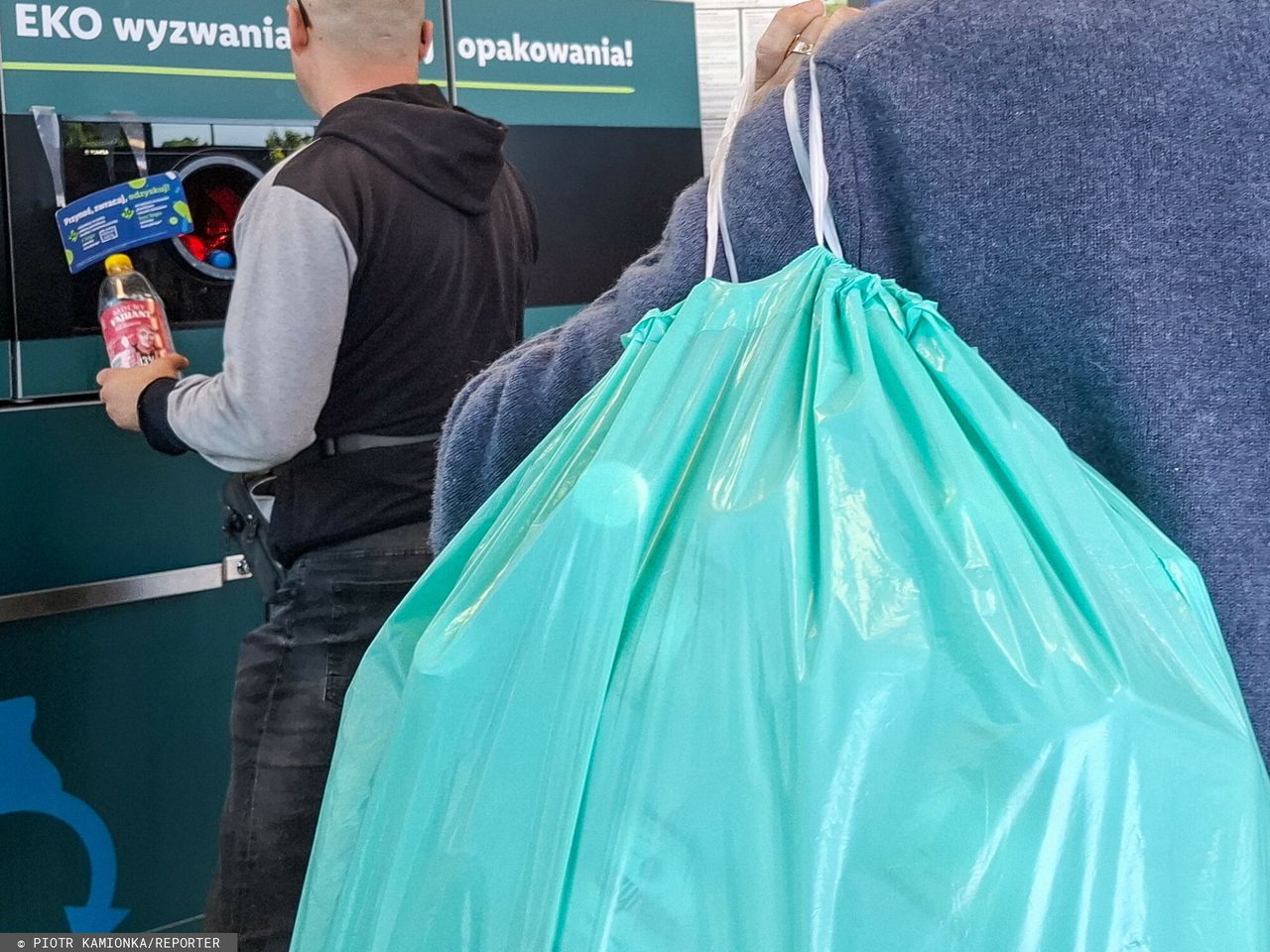 Tak Polacy omijają butelkomaty. Sprzedaż wystrzeliła o 270 proc.