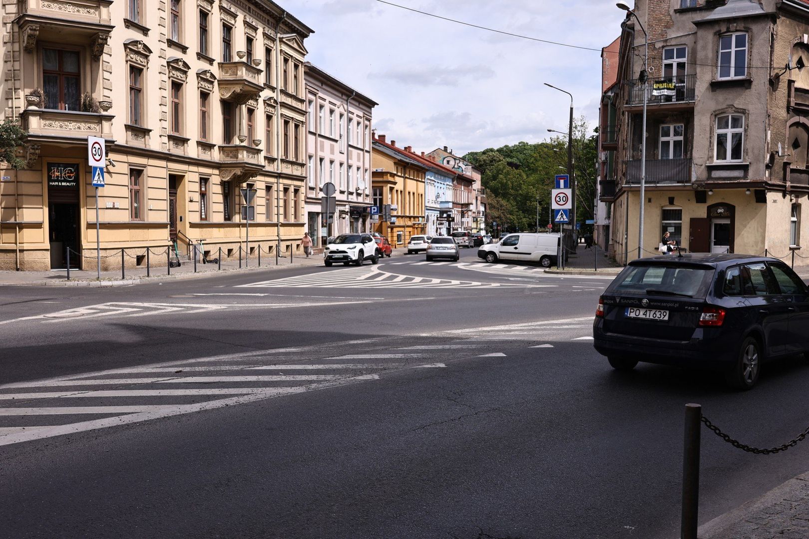 Skrzyżowanie ulic: Wybickiego, Łokietka i Armii Polskiej jest jednym z częściej uczęszczanych punktów na mapie drogowej Gorzowa.