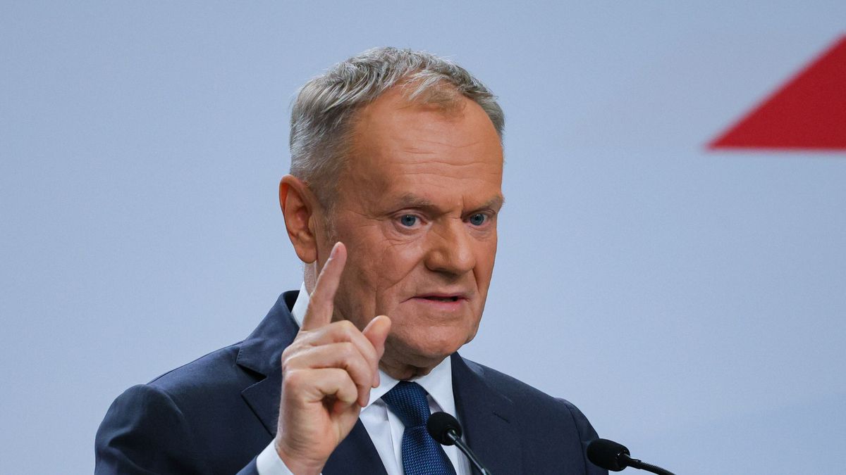 Tusk o stadionowych bandytach. "Tutaj prezydent nie ma prawa weta"