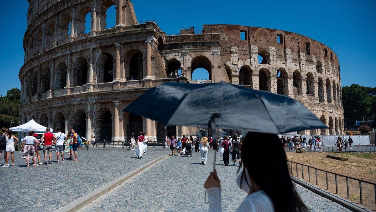 European summers get brutally hot. People hold umbrellas to protect themselves from the sun during an ongoing heat wave with temperatures reaching 40 degrees, in Rome, Italy, on July 6, 2025, at the Colosseo area. (Photo by Massimo Valicchia/NurPhoto via Getty Images)
