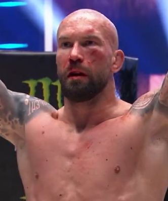 Brutalny nokaut na zakończenie XTB KSW 98! Polak pomścił trenera