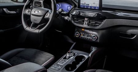 Ford Kuga Hybrid – prezentacja: Niezwykle udany napęd hybrydowy i sterowanie aplikacją