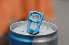 Napój energetyczny Red Bull bez dodatku cukru, z kofeiną