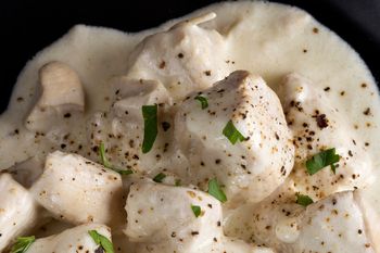 W moim domu nikt nie je czerwonego mięsa. Dlatego na Wielkanoc robię kurczaka w sosie chrzanowym