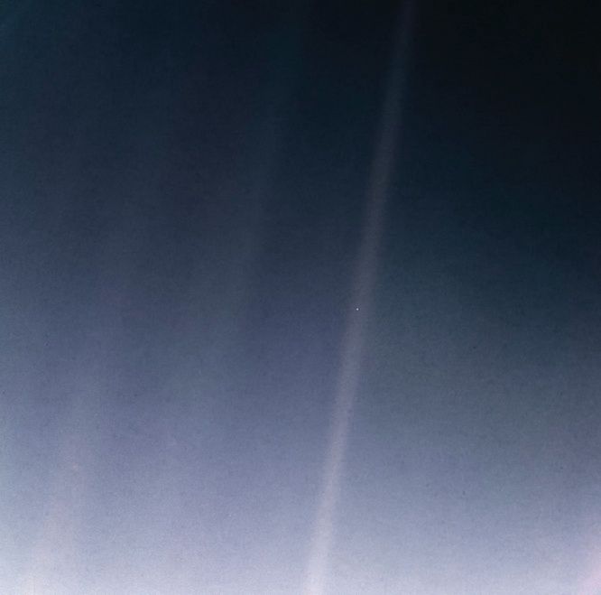 Pale Blue Dot - najdalsze zdjęcie Ziemi, jakie kiedykolwiek zrobiono.