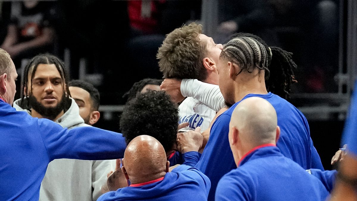 Zdjęcie okładkowe artykułu: Getty Images / Nic Antaya / Killian Hayes uderza Moritza Wagnera podczas meczu NBA