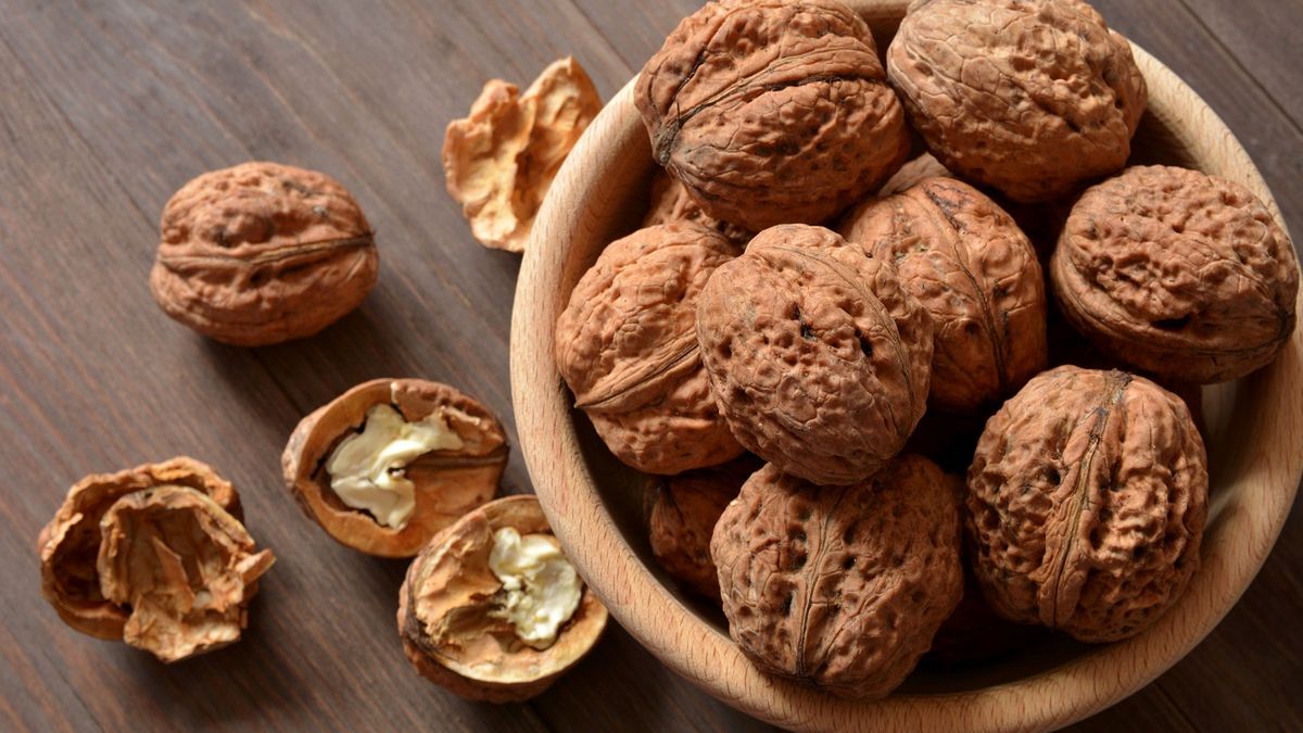 Orzechy włoskie - co robić z łupinami?