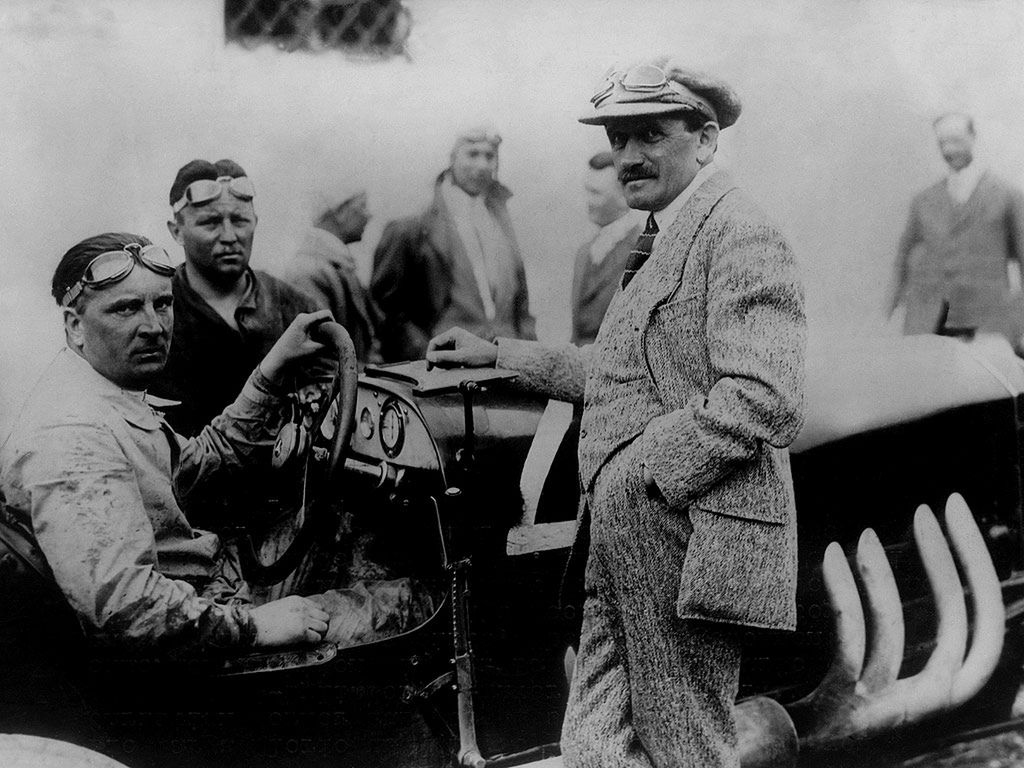 Porsche (po prawej) podczas zwycięskiego dla Mercedesa Targa Florio 1924