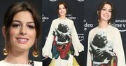 Ciężarna Anne Hathaway ukrywa brzuszek pod luźną kreacją od Valentino (ZDJĘCIA)